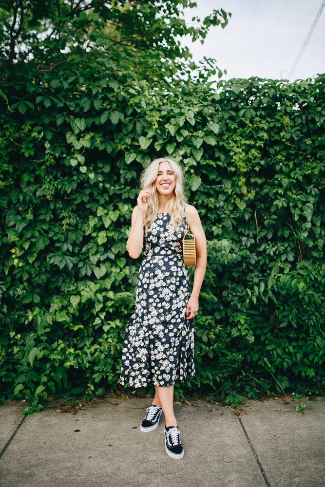 daisy print, daisy printed dress, 90s style, summer style, summer dress, blush and camo